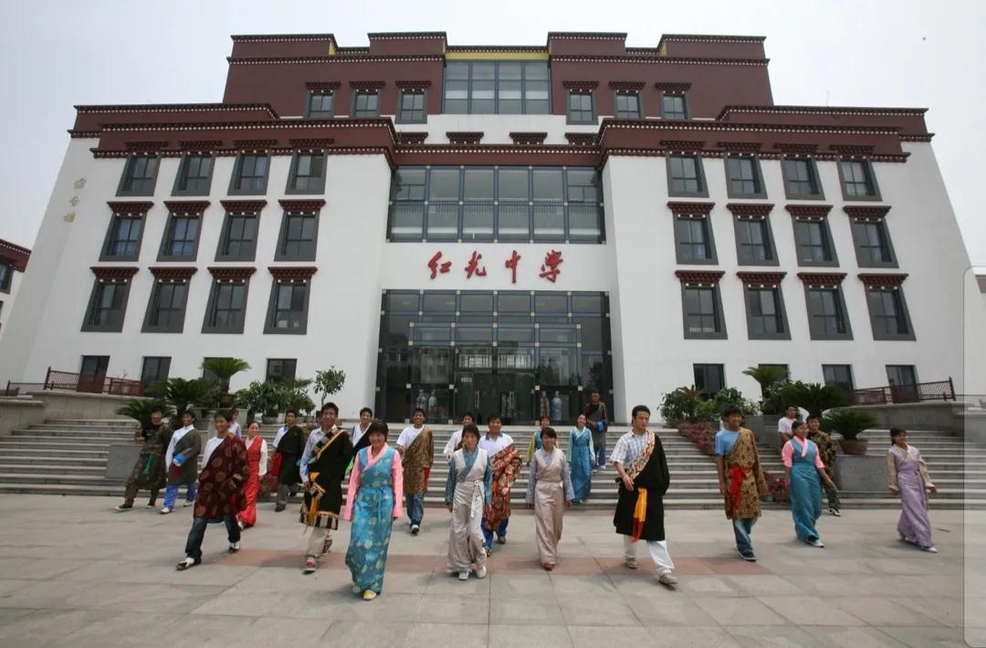 河北区:红光中学内地西藏班为民族团结教育事业做出重要贡献